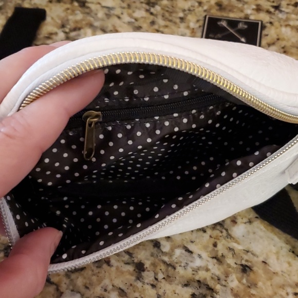 Twig & Arrow Fanny Pack - Picture 4 of 4